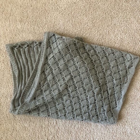 ✨HOST PICK✨ Ann Taylor gray scarf with sparkles - Picture 2 of 3